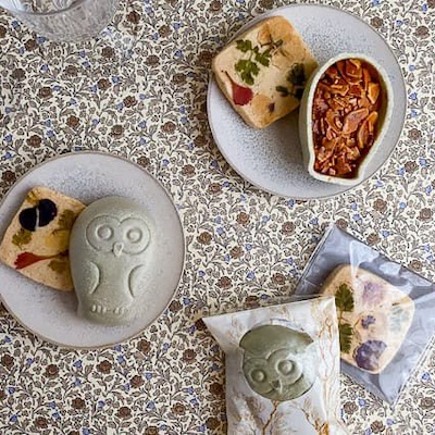 個包装で配りやすい縁起がいいお菓子の詰め合わせ