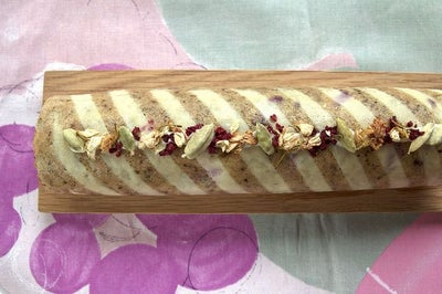 すももとハーブのふくれ菓子