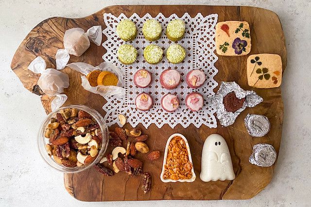 ハロウィン限定、おばけが潜むお菓子の詰め合わせ(予算3,500円以内