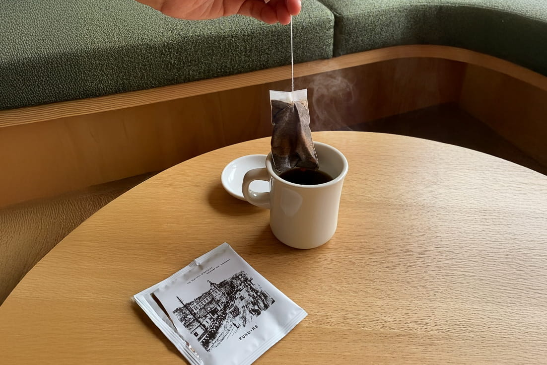 FUKU+REオリジナルコーヒーバッグで淹れたホットコーヒー